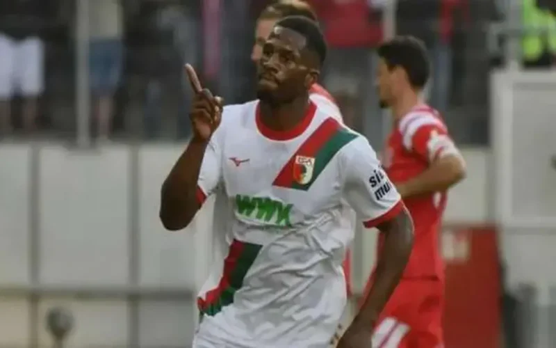 صفقة يناير.. الأهلي يسعى لضم مهاجم أجسبورج الألماني خريج PSG